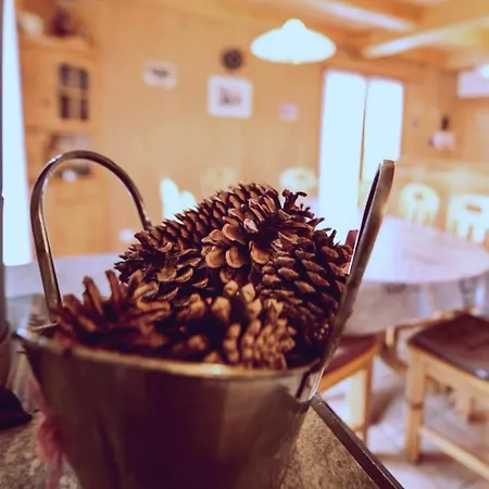 Typical Chalet In The Heart Of The Mountains Alpesi faház *
