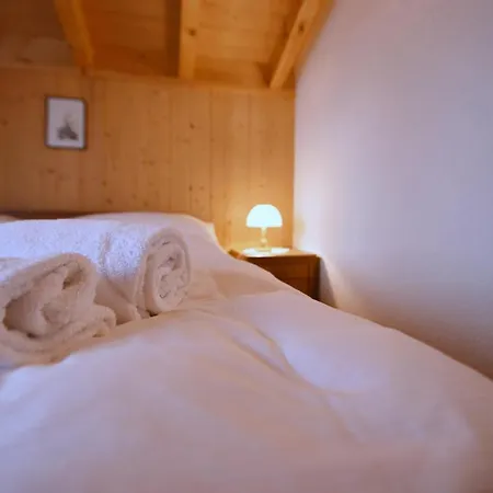 Domek alpejski Typical Chalet In The Heart Of The Mountains